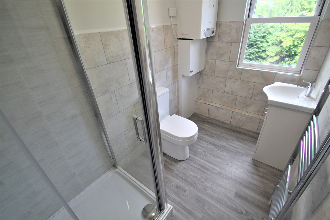 Bed 5 bathroom